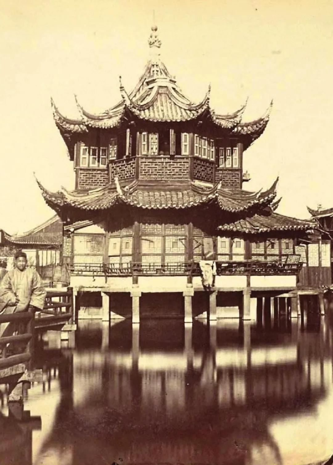 鸦片战争后,上海开埠,上海布商行业日渐式微.